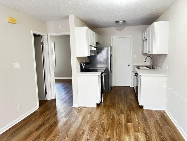 Building Photo - Unfurnished, One Bedroom, First Floor Condo in Myrtle Beach! Available Now!