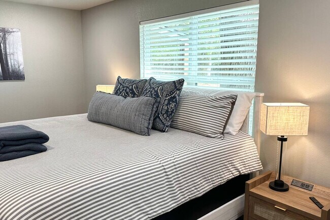 Building Photo - 5472 Andert Rd