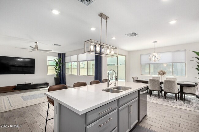 Building Photo - 10029 E Tahoe Ave