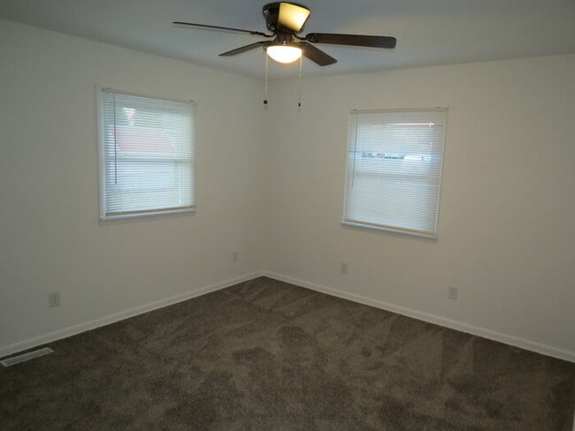 Building Photo - 1680 Hillcrest Ave