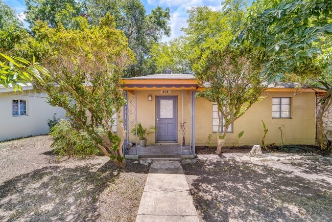 Primary Photo - Charming Sycamore Street House
