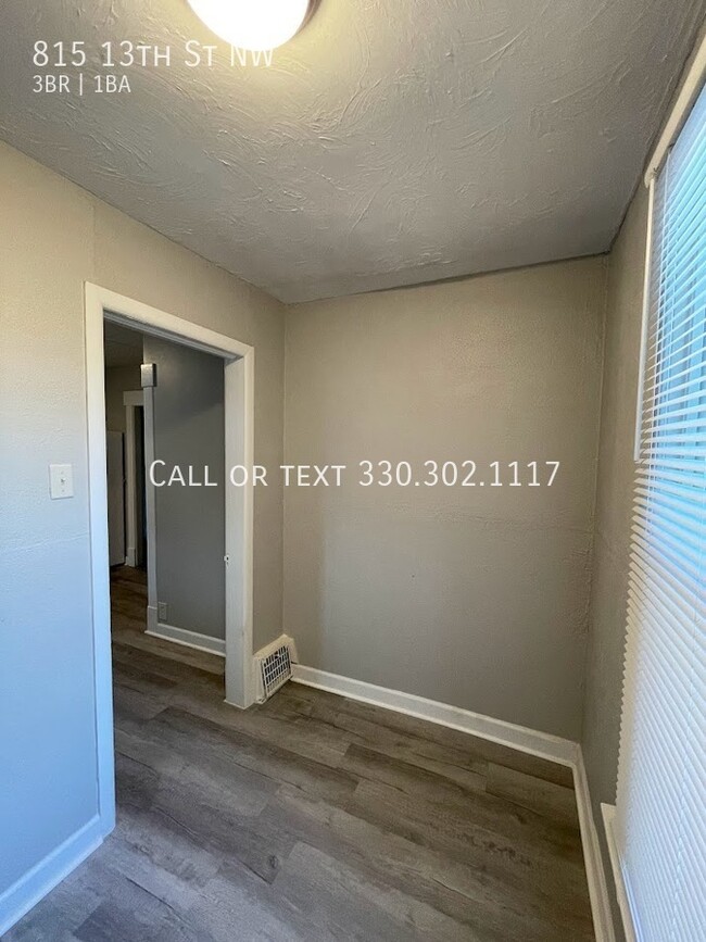 Building Photo - Large two bedroom one bathroom duplex for ...