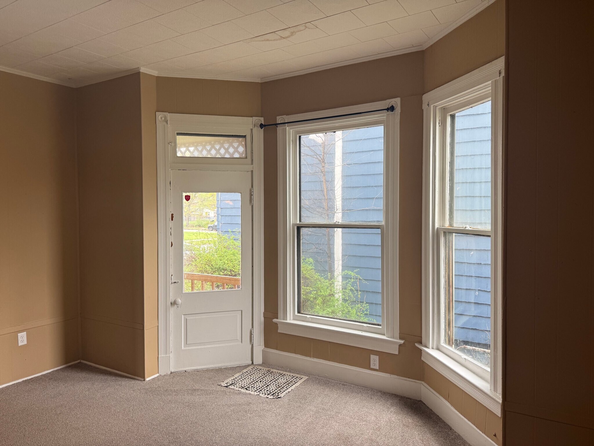 Building Photo - 415 S 13th St