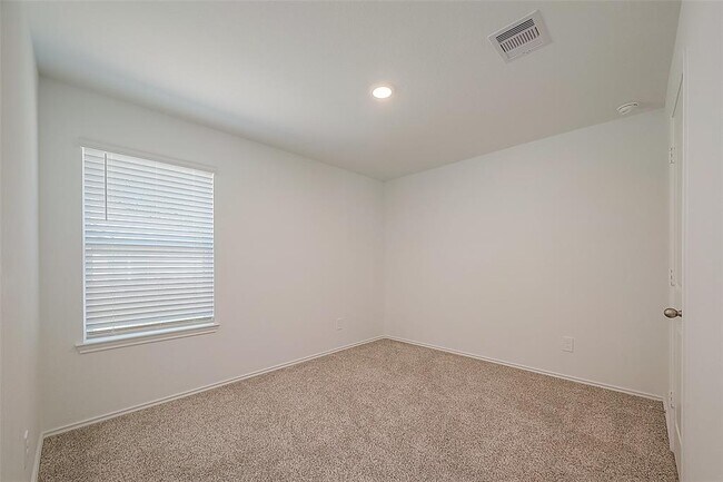 Building Photo - 5734 Avalon Woods Dr