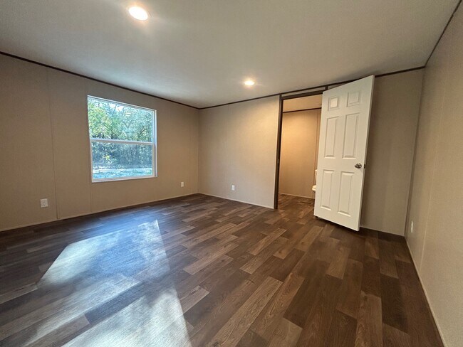 Building Photo - 122 Allene Cir