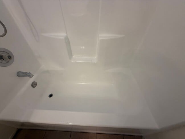 Building Photo - Hesperia Duplex-Spacious 2 Bedrooms, 1 Bat...