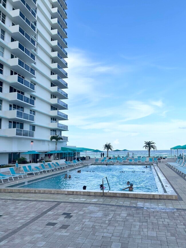 Building Photo - 3725 S Ocean Dr