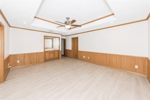 Building Photo - 3141 Oakdale Dr