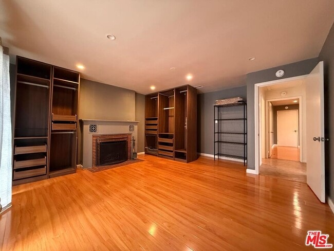 Building Photo - 10642 Samoa Ave