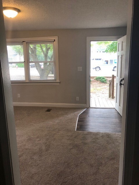 Building Photo - One Bedroom House with a study right off o...