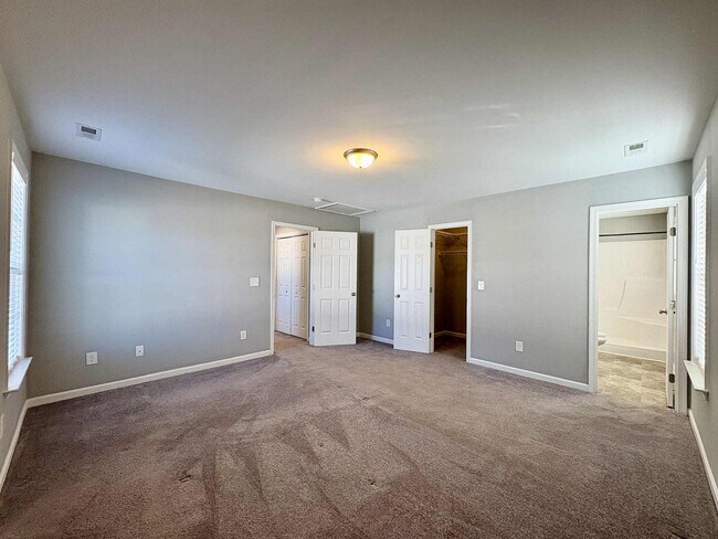 Building Photo - Move-In Ready 2 Bedroom, One Story Home – Convenience Meets Comfort!