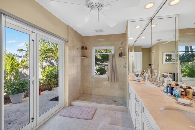 Building Photo - 2871 NE 26th Ct