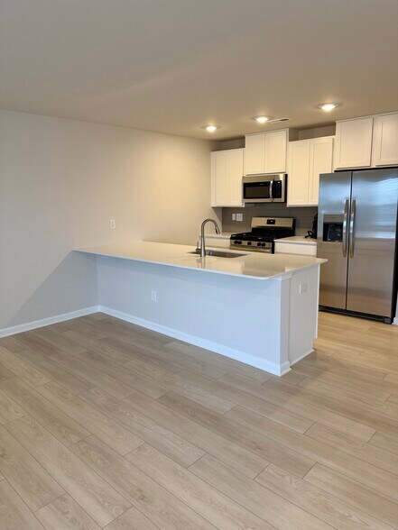 Building Photo - 401 Mopar Ln