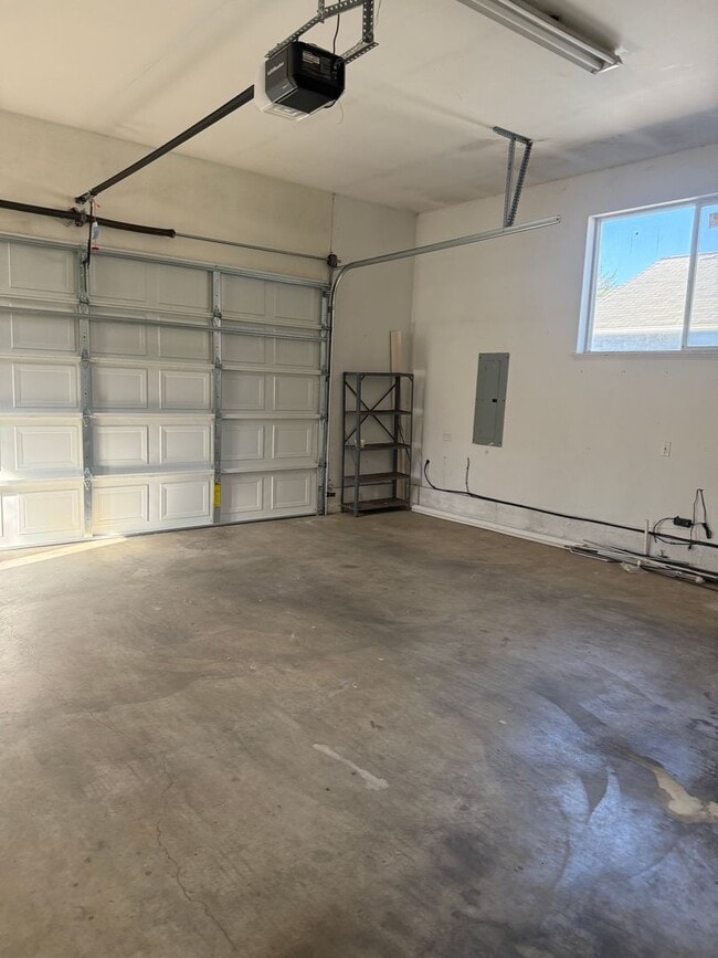 Building Photo - 929 Seagate St