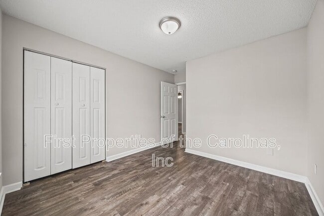 Building Photo - 429 Merry Go Dr