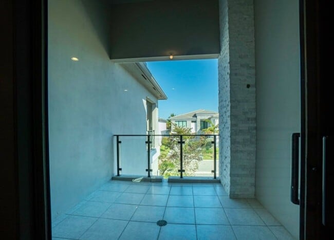 Building Photo - 17081 Five Waters Ave