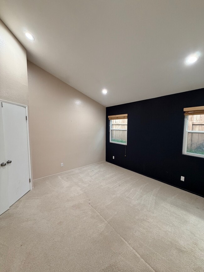 Building Photo - 1845 Blackhawk Ave