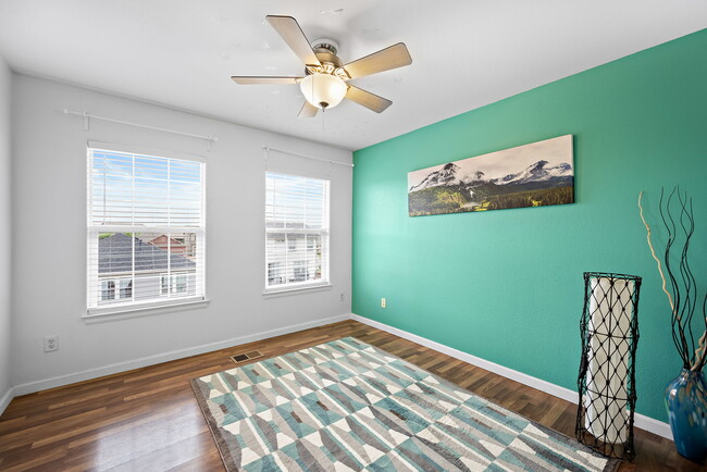 Guest Bedroom - 466 Black Feather Loop