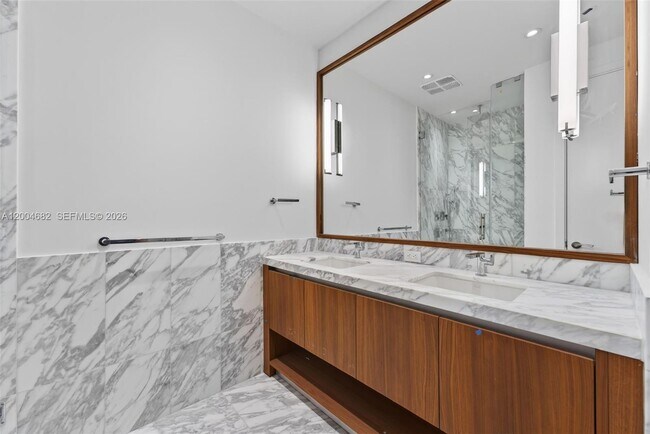 Building Photo - 175 SE 25th Rd