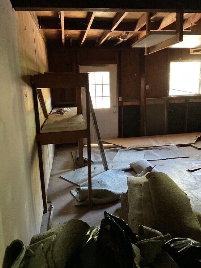Building Photo - Two story 4 bedroom 2 bath home, Magalia