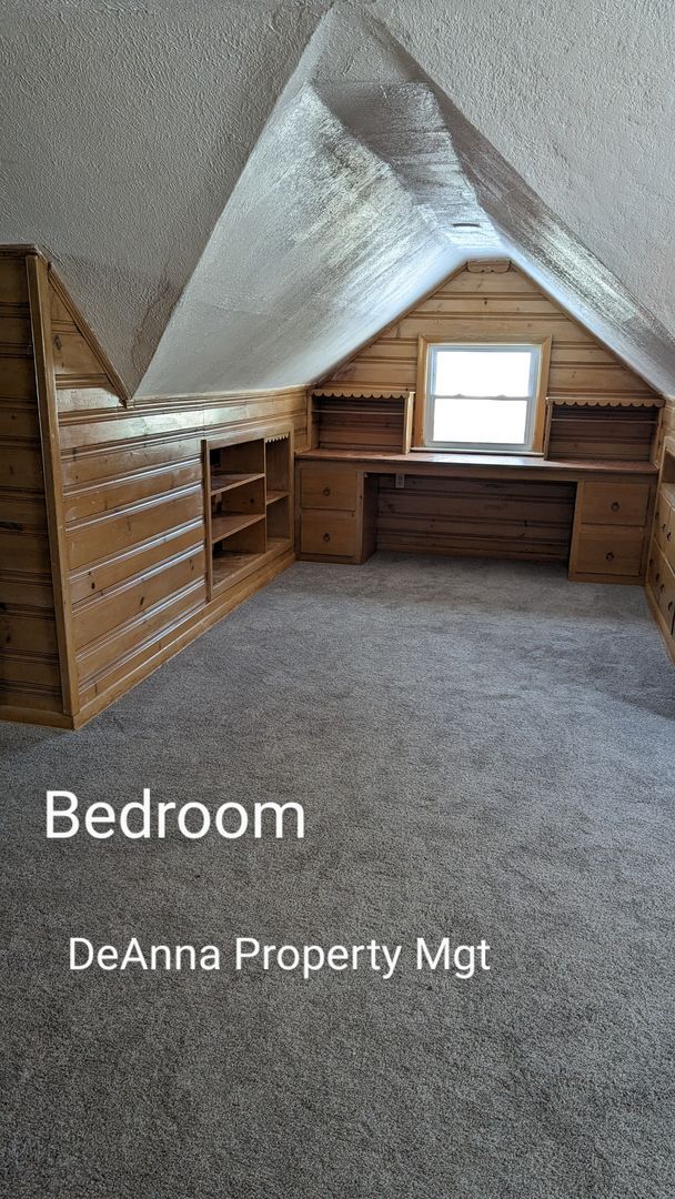 Building Photo - Euclid Single home -3 bedrooms 2 bathrooms