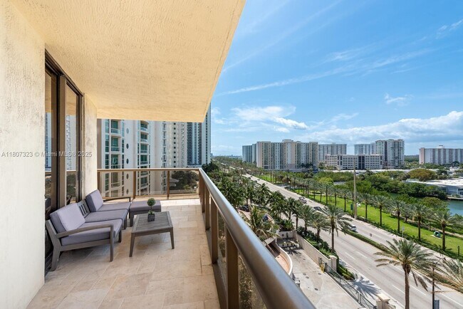 Building Photo - 16275 Collins Ave