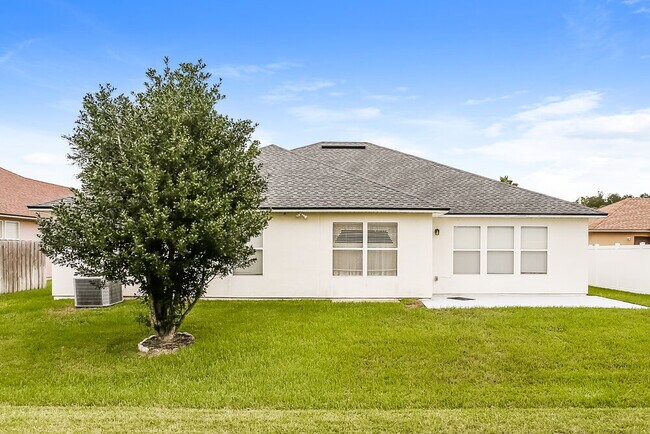 Building Photo - 2273 Brian Lakes Dr E