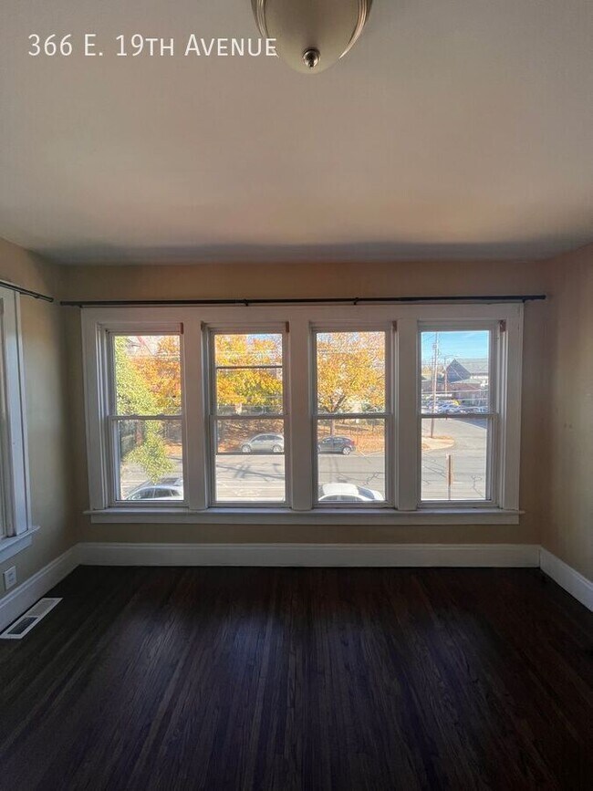 Building Photo - 366 E 19th Ave