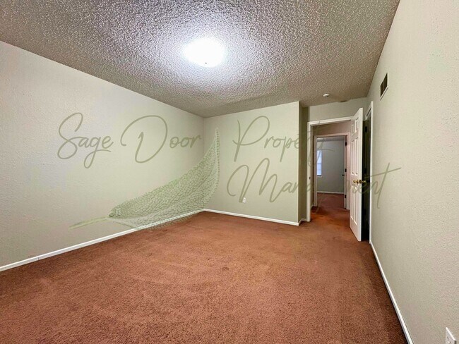 Building Photo - AVAILABLE NOW!!!!