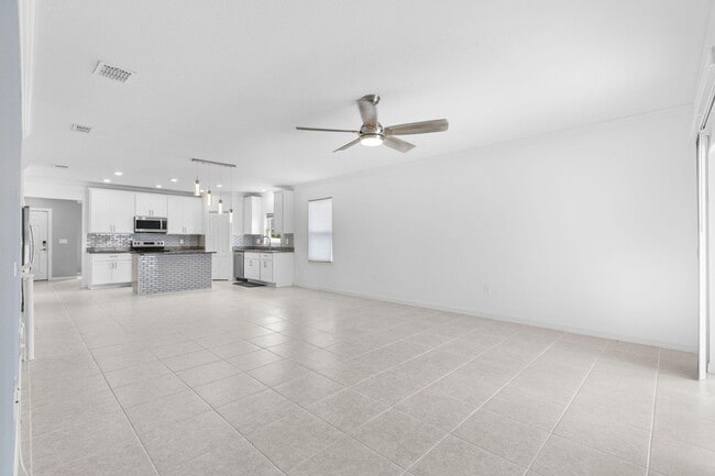 Building Photo - 681 SW Millard Dr