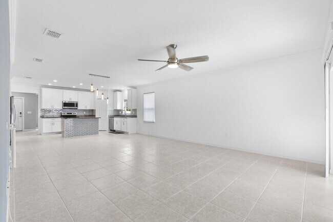 Building Photo - 681 SW Millard Dr