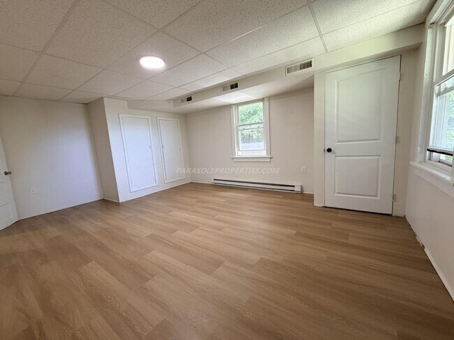 Building Photo - 919 Clay Ave