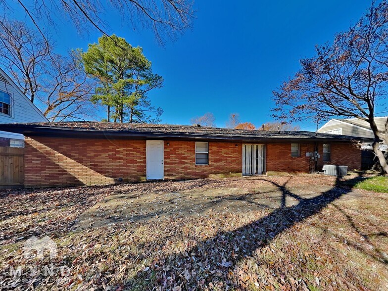Building Photo - 3020 Elgin Dr