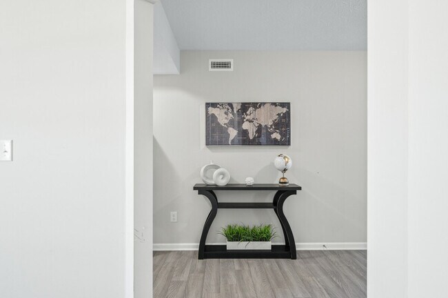 Building Photo - 4007 Woodview Dr