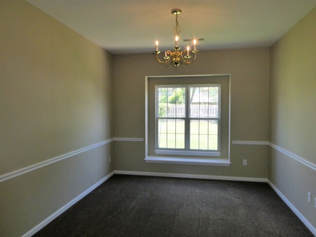 Building Photo - 3 bedroom, 2 bath house West Columbia off ...