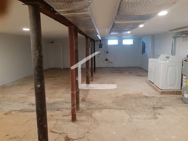 Building Photo - 16 Bothwell Rd