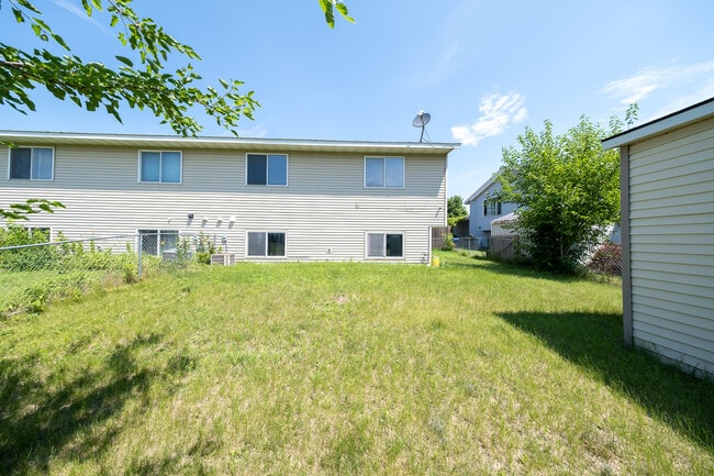 Building Photo - 624 McIntosh Ct