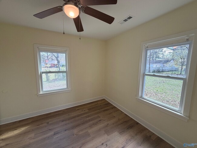 Building Photo - 1821 7th St SE