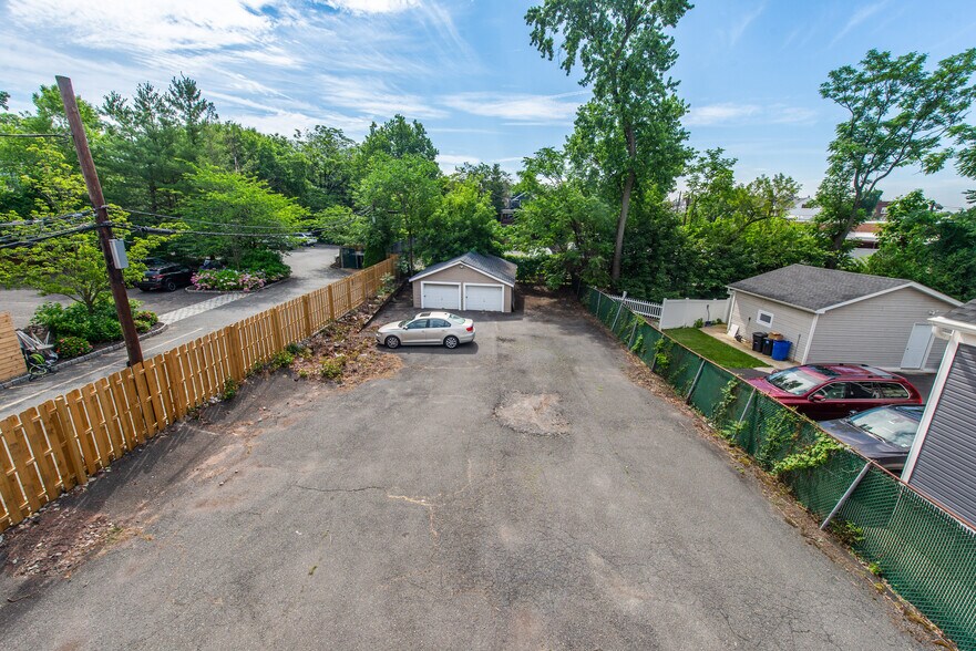 Building Photo - 49 Greenwood Ave