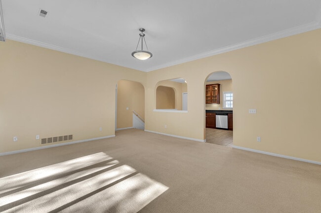 Building Photo - 2950 Hunley Dr