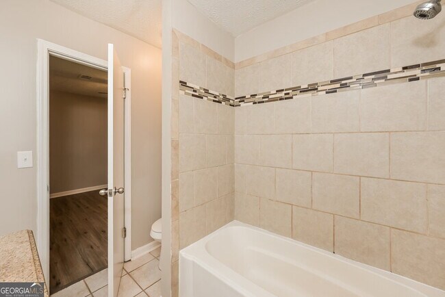 Building Photo - 353 Knollwood Ln