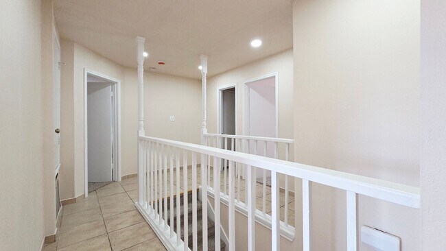 Building Photo - 5 Bedroom Beauty!  Far NorthWest SA off Potranco and Loop 1604