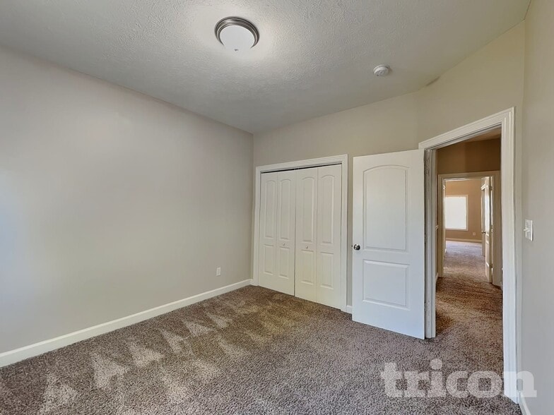 Building Photo - 5325 Montavia Ln