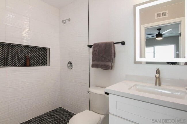 Building Photo - 8580 Flanders Dr