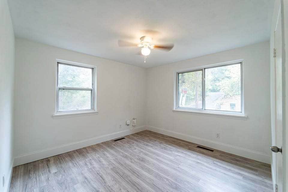 Building Photo - 434 3rd St SW