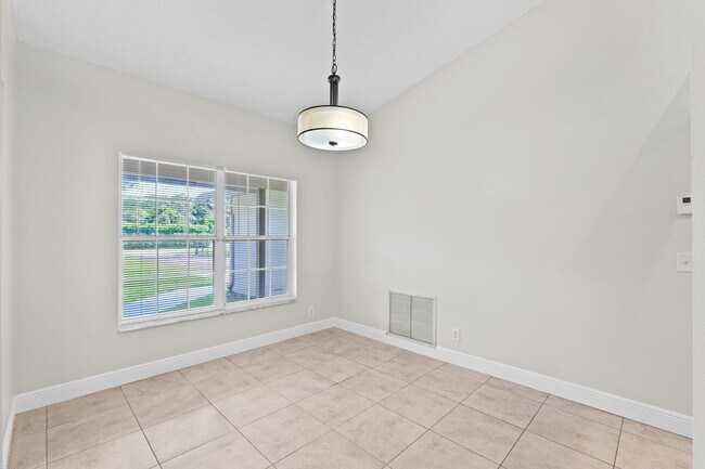 Building Photo - 16628 Valencia Blvd