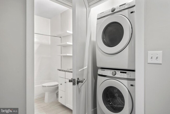 Building Photo - 1704 Bandit Loop