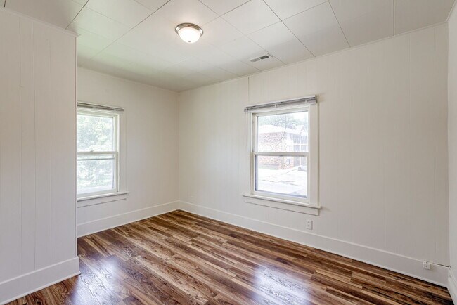 Building Photo - Blackstone Duplex