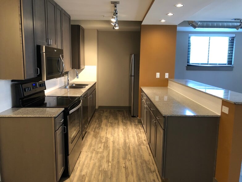 Building Photo - 3535 Broadway Blvd