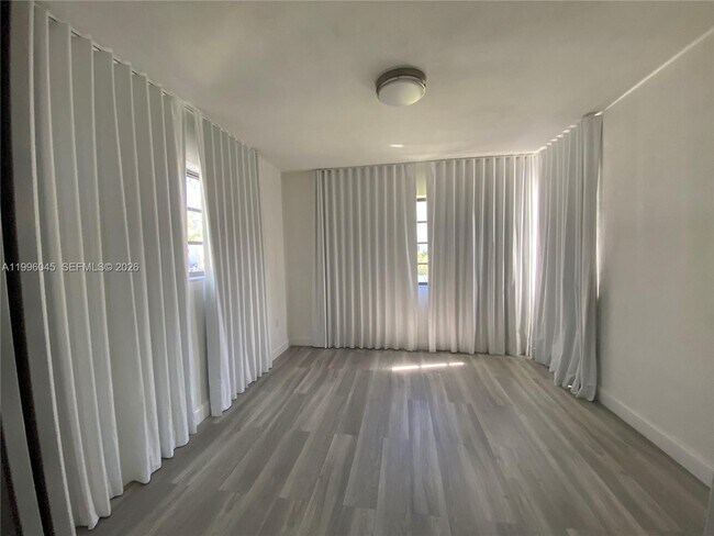 Building Photo - 1101 Bay Dr